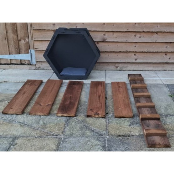 Small shelves with hex box